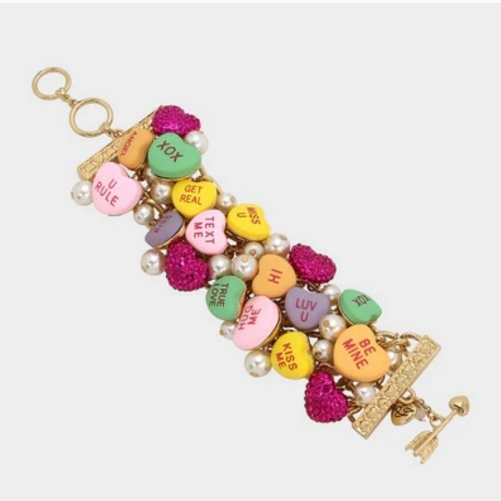 🩷▪️ Betsey Johnson ▪️Think Pink Sweetheart Candy V-DAY Heart Toggle Bracelet